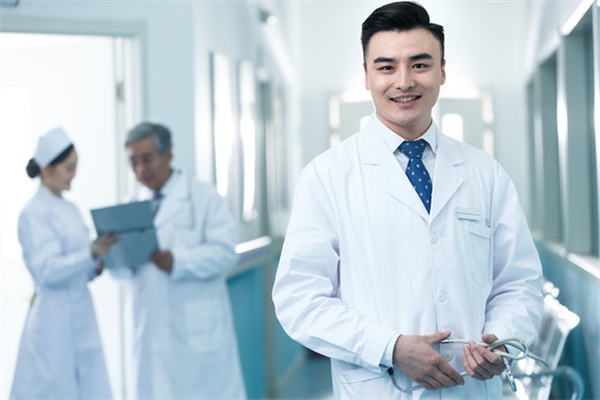 在美國做試管嬰兒到底要花多少錢？高成功率醫(yī)院避坑全攻略